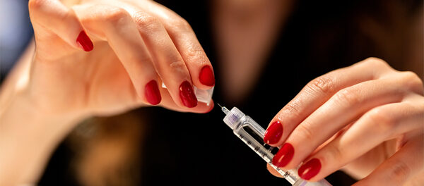 hands-syringe